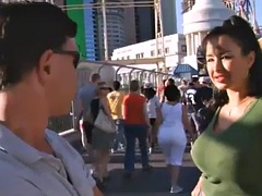 Gros seins, Brunette brune, Mature, Mère que j'aimerais baiser, De plein air, Public, Softcore, Nénés