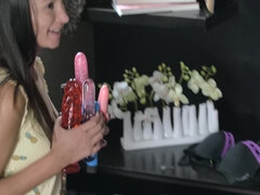 Cuarto de baño, Tetas grandes, Tacones, Masturbación, Ducha, Nalgadas, Trio, Esposa