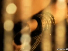 Brunette brune, Dansant, Hd, Mère que j'aimerais baiser, Seins naturels, Se déshabiller, Allumeuse, Nénés