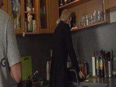 Blonde, Sucer une bite