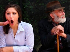 Grosse bite, Brunette brune, En levrette, De plein air, Pov, Public, Adolescente, Nénés