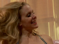 Gros seins, Brunette brune, Domination, Femme dominatrice, Humiliation, Cuir, Orgie, Punition