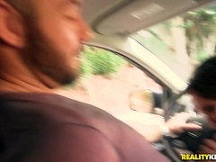 アラブ, お尻, フェラチオ, 車, 指いじり, なめる, 怪物, 現実