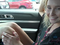 ビーチ, フェラチオ, 手コキする, ピアス, オマンコ, ガリガリ, おもらし, タトゥー