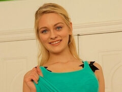 Grosse bite, Blonde, En levrette, Petite femme, Rasée, Maigrichonne, Adolescente, Nénés
