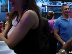 Arsch, Grosse titten, Blasen, Verein, Schwanz, Hardcore, Orgie, Jungendliche (18+)