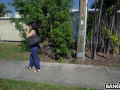 Jessica Jewelz: The Money-Craving Brunette Gets Bushwhacked Outdoors / 2019.02.27