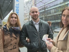 フェラチオ, 女 人男 人, 下着, お金, ハメ撮り, 公共, 三人, オッパイの