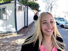 Blonde, Sucer une bite, Branlette thaïlandaise, Énorme, De plein air, Piercing, Jarretelles, Train
