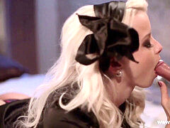 Artistic goth light-haired oral pleasure