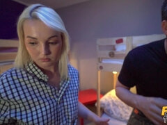 お尻, 舐める尻, ベッドルーム, 茶髪の, 開帳, なめる, ピアス, オッパイの