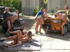 Grosser arsch, Grosse titten, Blondine, Orgasmus, Party, Öffentlich, Rau, Tätowierung