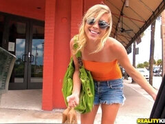 18 jaar, Grote kont, Pijpbeurt, Hondjeshouding, Natuurlijke tieten, Buiten, Tiener, Tieten likken