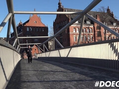 Blasen, Braunhaarige, Europäisch, Aufs gesicht abspritzen, Deutsch, Hardcore, Öffentlich