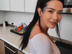 Grosse titten, Blasen, Braunhaarige, Hundestellung, Handjob, Küche, Entkleiden, Tätowierung