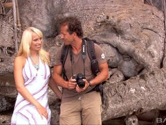 Анальный секс, Брюнетки, Латиноамериканки, На природе, Пирсинг, Втроем