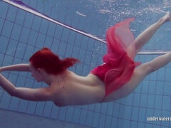 18 años, Morena, Hembra, Hd, Tetas naturales, Piscina, Ruso, Bajo el agua