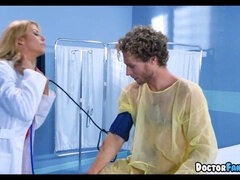 Grote mammen, Bedriegen, Oudere vrouw, Arts, Hd, Moeder die ik wil neuken, Verpleegster, Zoon