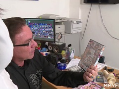 Gezichtzitten, Duits, Handbeurt, Hardcore, Ondergoed, Orgasme, Secretaresse, Onder de rok