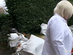 Grosser schwanz, Gruppe, Hausfrau, Lesbisch, Lingerie, Reif, Mutti, Muschi