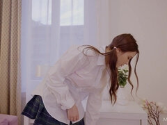 Grote mammen, Lesbisch, Natuurlijke tieten, Roodharige vrouw, Schoolmeisje, Kousen, Tieten likken, Uniformpje