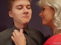 Жопа, Большие сиськи, Минет, Каблуки, Джинсы, Латиноамериканки, Милф, Натуральные сиськи