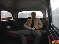 お尻, 舐める尻, 黒人, 車, 女, ロシア人, ショートヘア, タトゥー