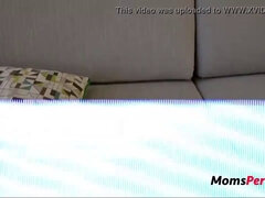 Gros seins, Sucer une bite, Brunette brune, Plantureuse, Tromperie, Mère que j'aimerais baiser, Fils, Belle mère