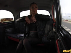 ブロンド, フェラチオ, なめる, オマンコ, スカート, おもらし, タトゥー, ヒモパン