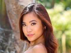 Asiatisch, Bikini, Braunhaarige, Handjob, Interrassisch, Masturbation, Jungendliche (18+), Titten