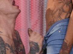 Lamer culo, Garganta profunda, Ébano, Pajear, Perforación, Anilingus, Transexual, Tatuaje
