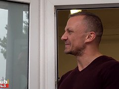 Bruinharig, Man die toekijkt, Diep in de keel, Hondjeshouding, Sperma in gezicht, Indisch, Rijden, Vrouw