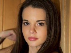 Braunhaarige, Vollbusig, Hundestellung, Fett, Handjob, Küssen, Sauna, Jungendliche (18+)