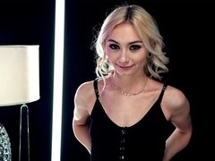 Sucer une bite, En levrette, Grosse, Lingerie, Masturbation, Rasée, Maigrichonne, Adolescente