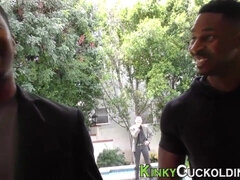 Grote lul, Pijpbeurt, Sperma shot, Dominante vrouw, Interraciaal, Spuiten, Trio, Tieten likken