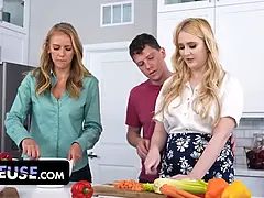 Sucer une bite, Femme couguar, Grossier, Maman, Petite femme, Chatte, Soeurs, Fils