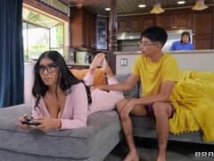 Gros cul, Grosse bite, Gros seins, Sucer une bite, En levrette, Poilue, Interracial, Fille latino