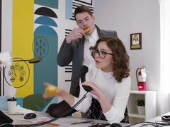 Pijpbeurt, Sperma in gezicht, Moeder die ik wil neuken, Kantoor, Tiener