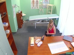 Amateur, Lamer culo, Rubia, Penetracion con dedos, Enfermera, Oficina, Pov, Voyeur