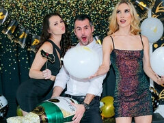 Большой член, Минет, Член, Собачьи, Две девушки, Натуральные сиськи, Тощие, Молоденькие