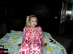 Enthousiasteling, Aziatisch, Grote kont, Blond, Klein, Kut duiken, Tieten likken, Speelgoed