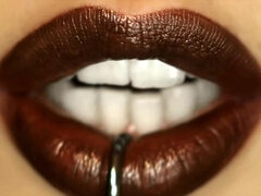 Grosse titten, Blondine, Blasen, Braunhaarige, Vollbusig, Spermaladung, Lingerie, Pornostars