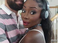 Черные, Минет, Черненькие, Межрасовый секс, Милф, Натуральные сиськи, Душ, Стриптизерша