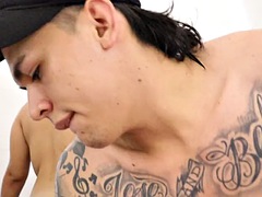 Schönheit, Grosse titten, Küssen, Latina, Spanisch, Stiefmutter, Tätowierung, Jungendliche (18+)
