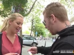 Tussi, Grosse titten, Blondine, Blasen, Spermaladung, Hd, Öffentlich, Rasiert