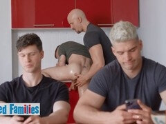 Sperma im mund, Familie, Flotter vierer, Schwul, Öl