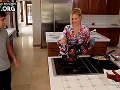Gros seins, Sucer une bite, Plantureuse, Gorge profonde, Mature, Mère que j'aimerais baiser, Maman, Belle mère