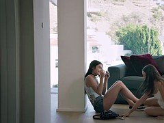 Anal, Brunette brune, Plan cul à trois