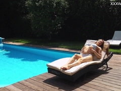 Blondine, Braunhaarige, Frau, Hd, Pool, Öffentlich, Jungendliche (18+), Unter wasser