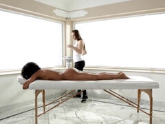 Braunhaarige, Nahaufnahme, Gesichtssitzen, Interrassisch, Lesbisch, Massage, Natürlichen titten, Titten